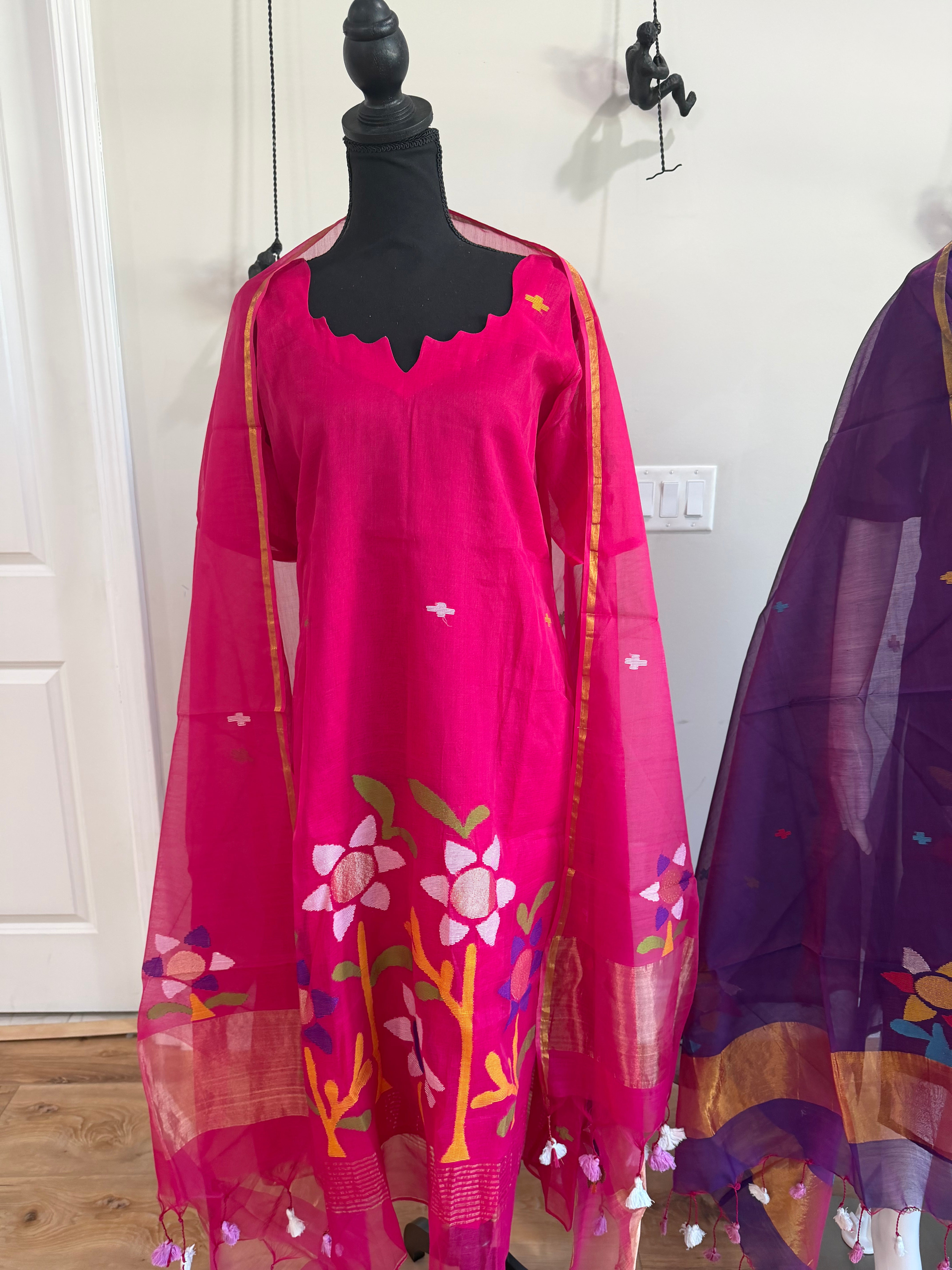 A line Handloom Muslin Jamdani set in pink- with bottoms