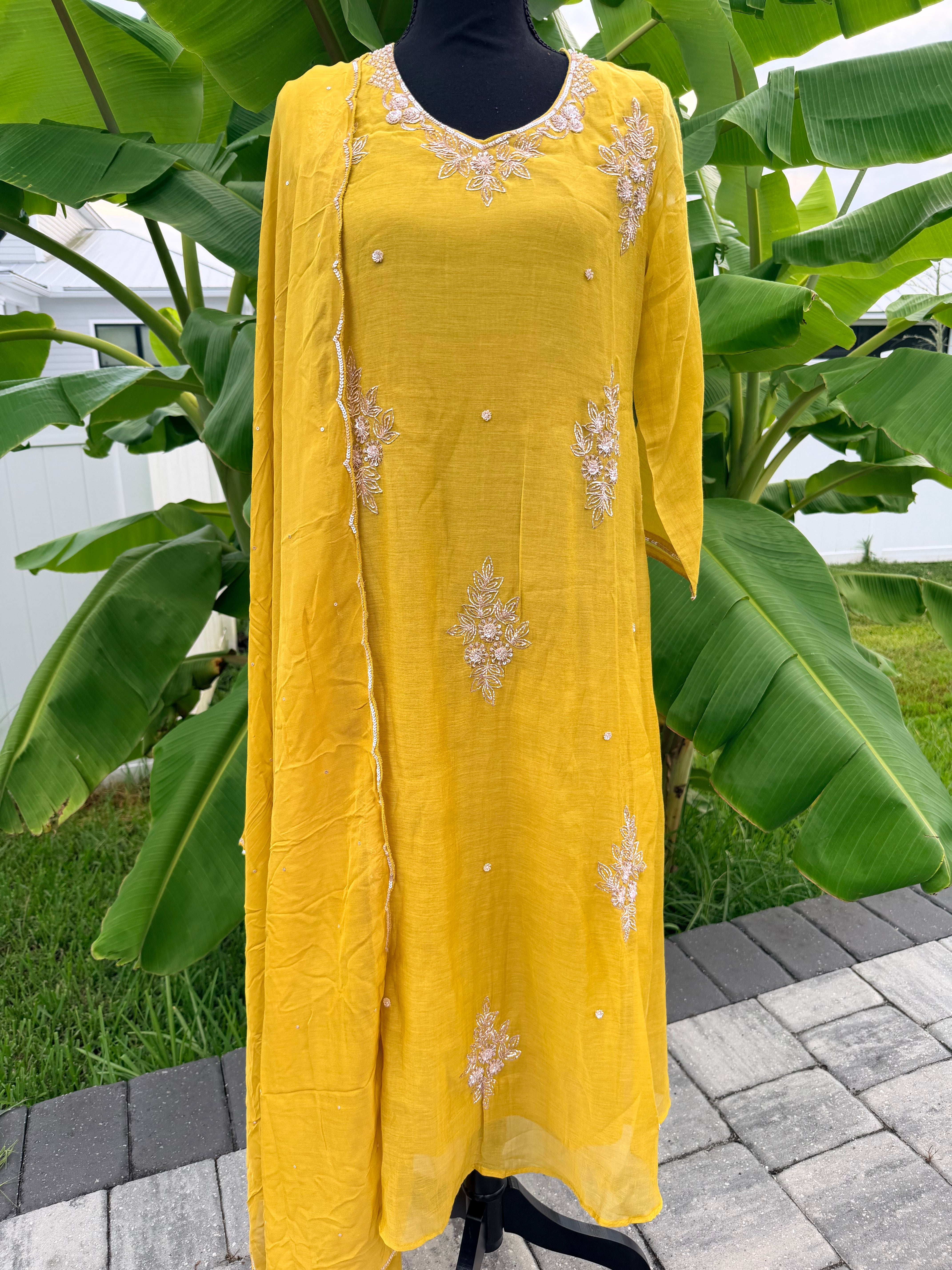 Yellow Mul Chanderi set with pitta work