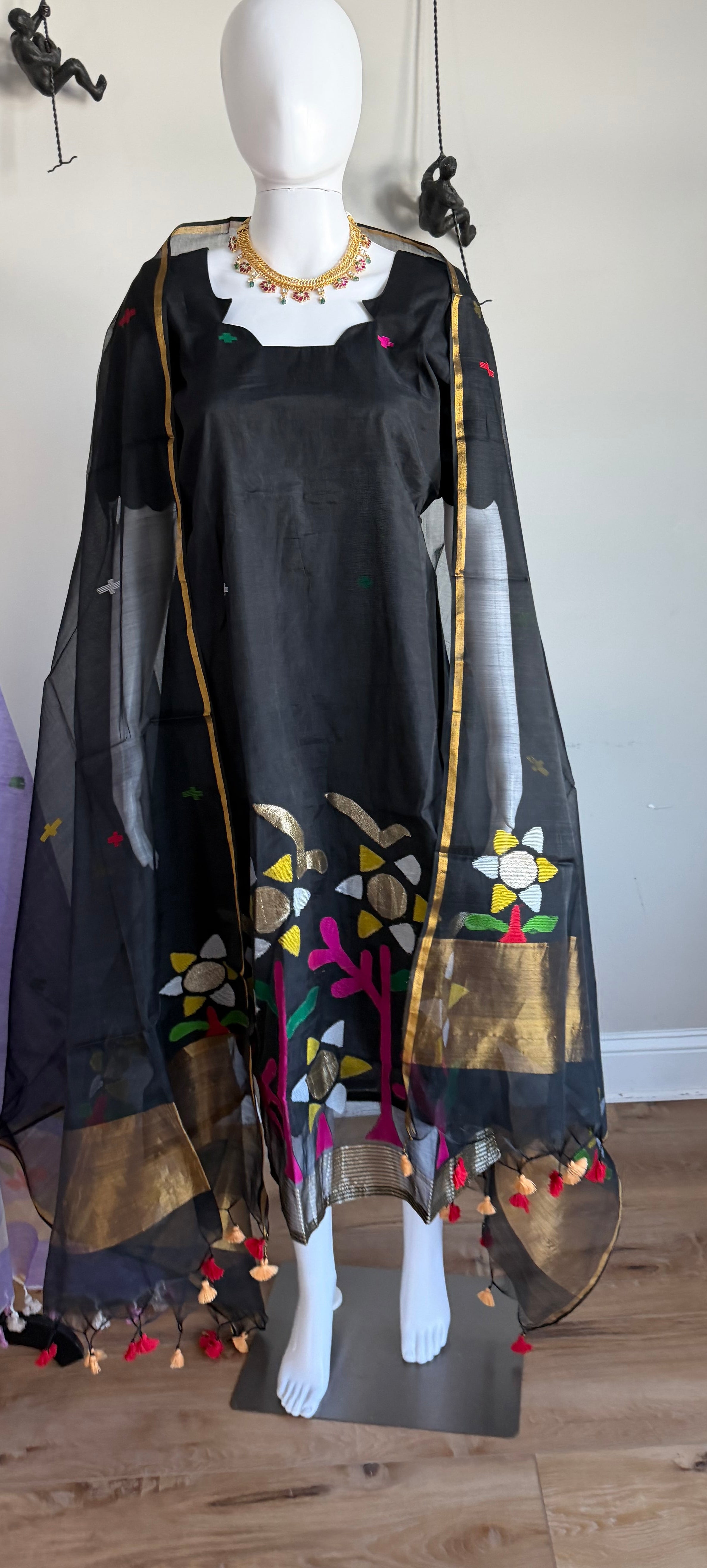 Handloom Muslin Jamdani set in black- with bottoms