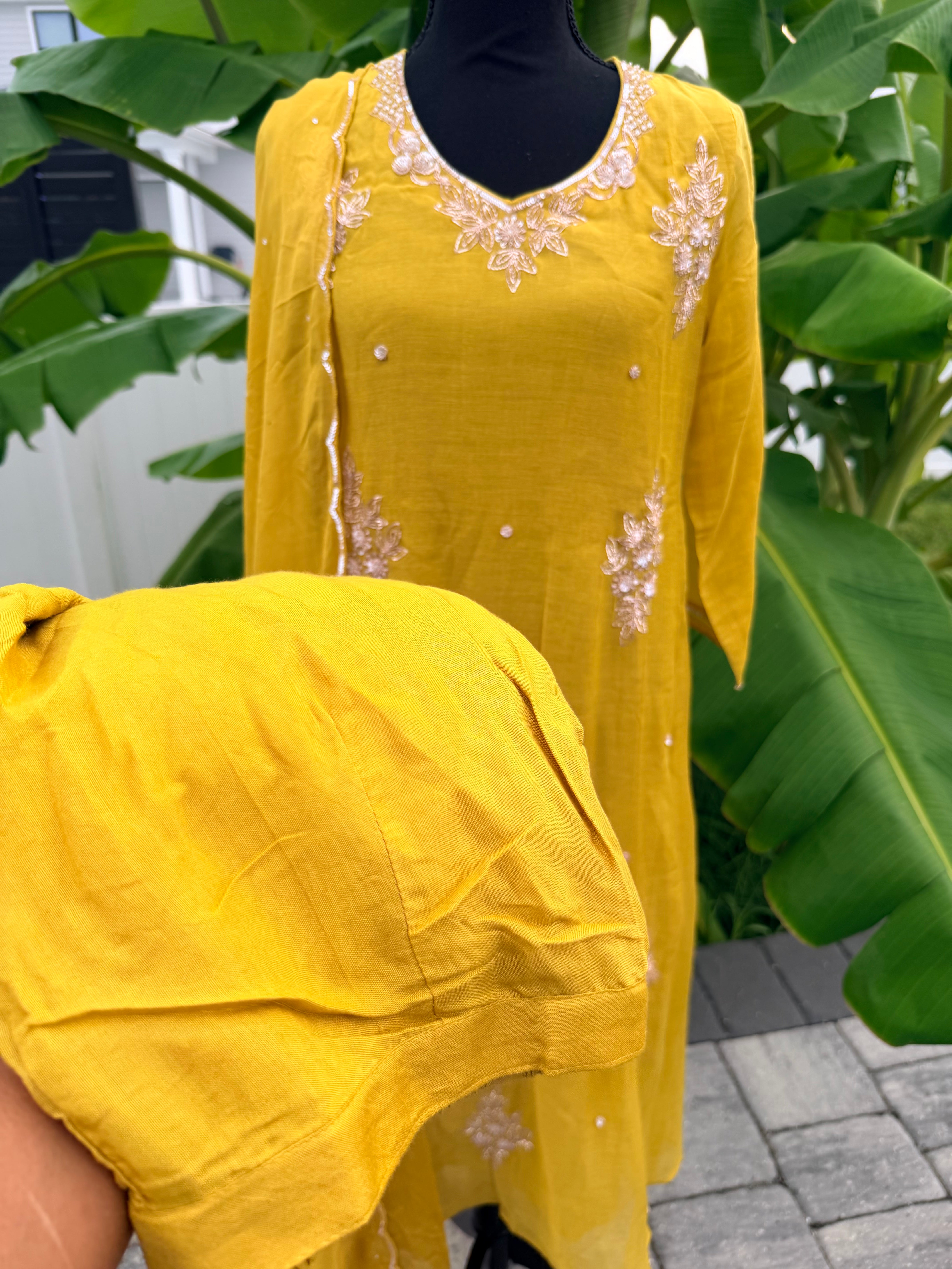 Yellow Mul Chanderi set with pitta work